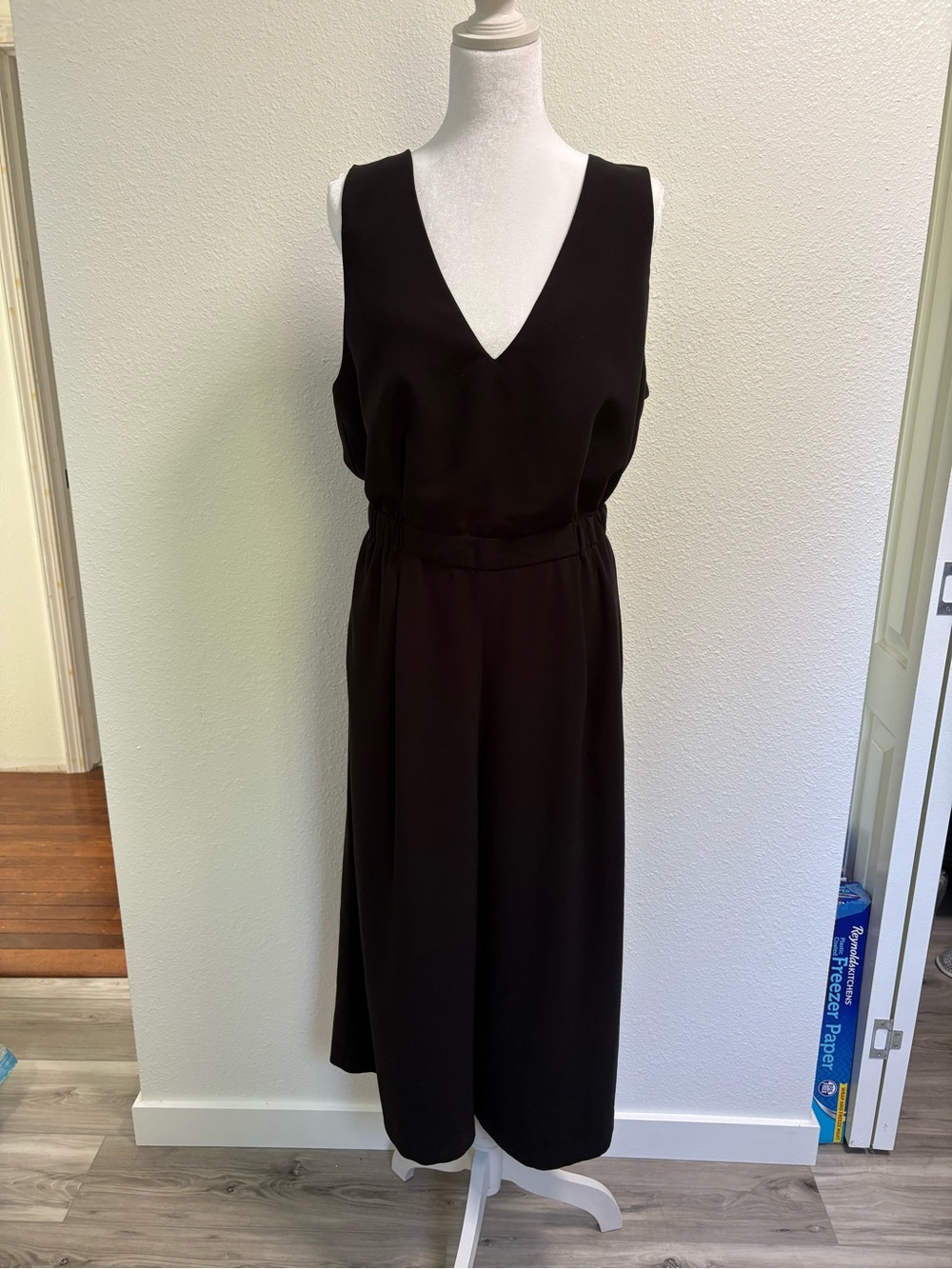 Uniqlo Black V-Neck Wide-Leg Sleeveless Jumpsuit